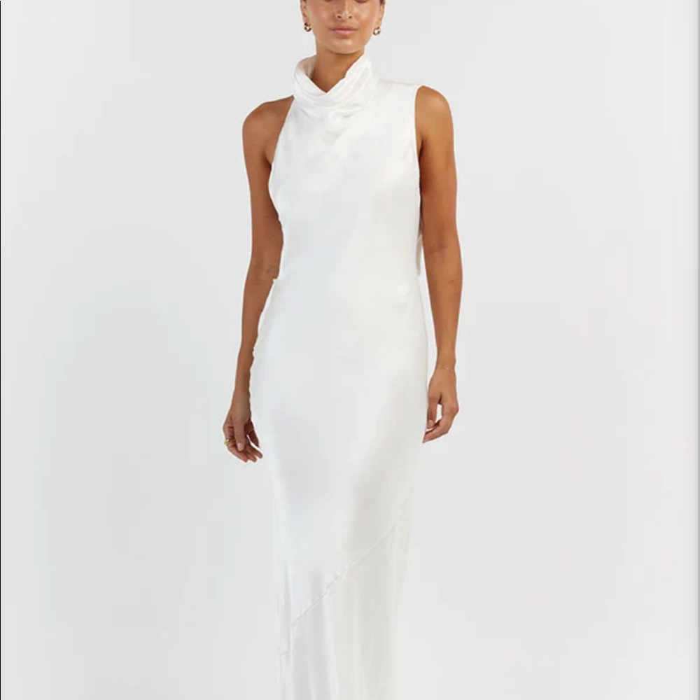 DISSH Aisle white satin backless dress